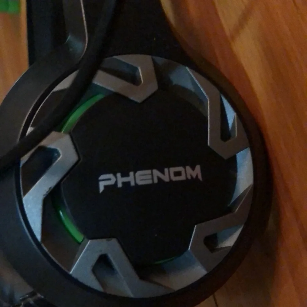 Phenom gaming headset and Minecraft,wolfenstin,Batman 3 gamer deluxe edition